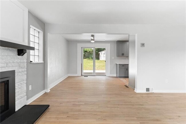 Building Photo - 4030 Circle Dr