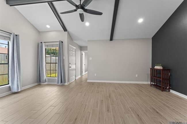 Building Photo - 15613 Shenandoah Square Ave.