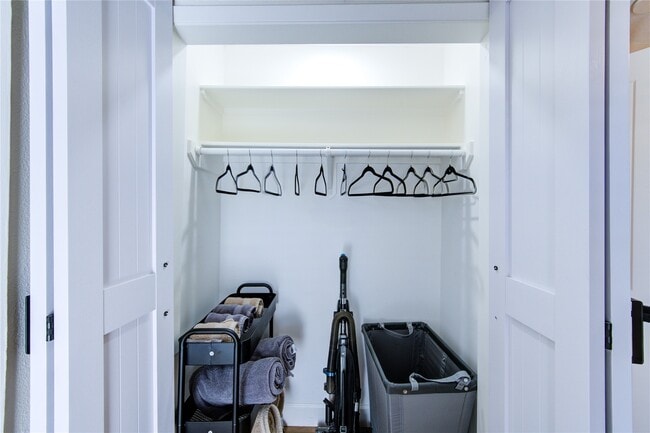 Building Photo - 3201 Westridge St