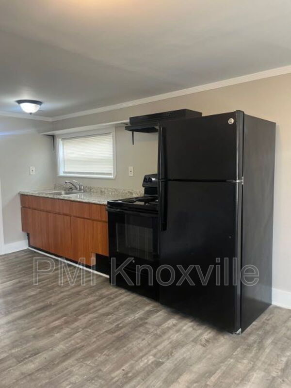 Building Photo - 415 Landau Dr