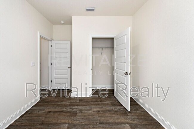 Building Photo - 13330 Shea Cir