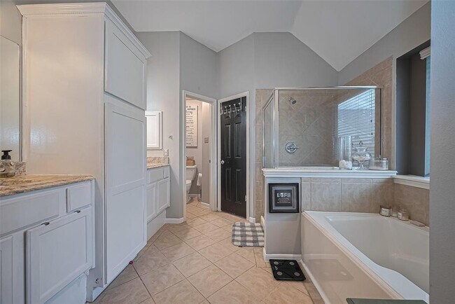 Building Photo - 4502 Twin Elm Dr