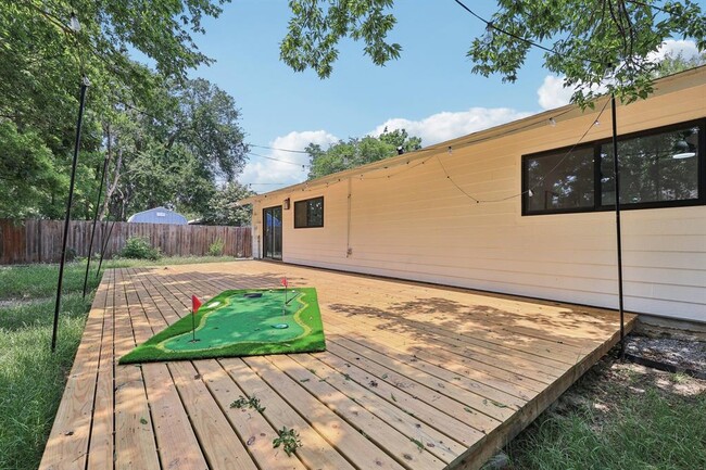 Building Photo - 2615 Baxter Dr