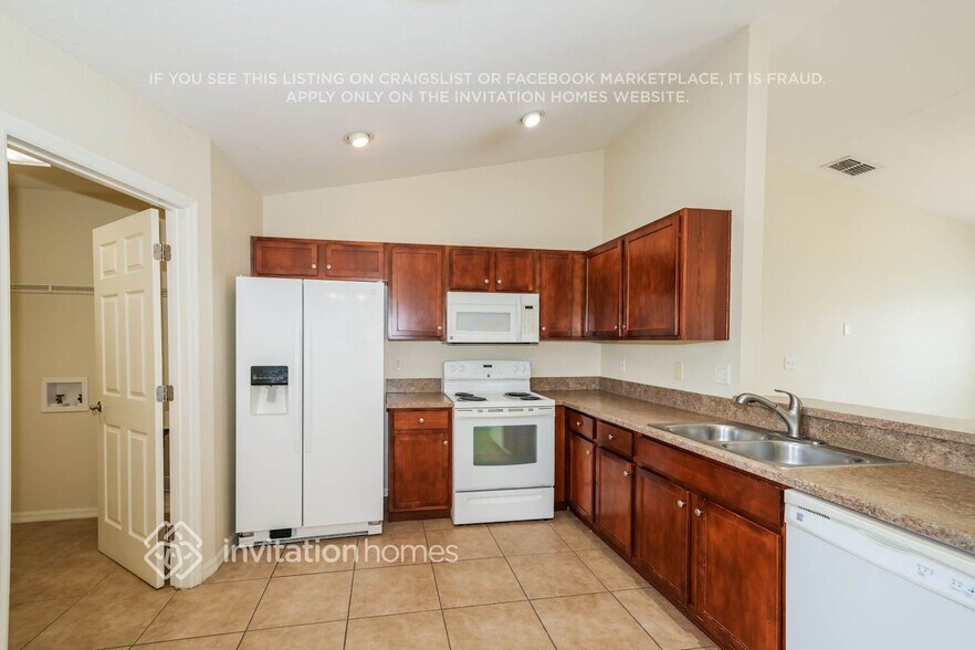 Building Photo - 7984 Princeton Manor Cir