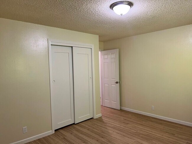Building Photo - 2Bd/1Ba Single Story Apartment Unit - Move...