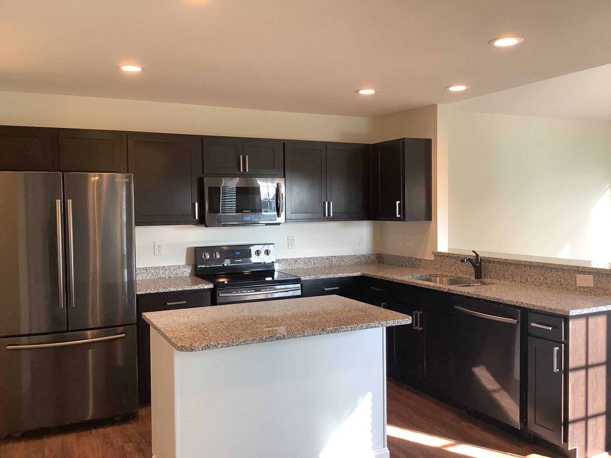 Building Photo - 109 Sandburg Dr