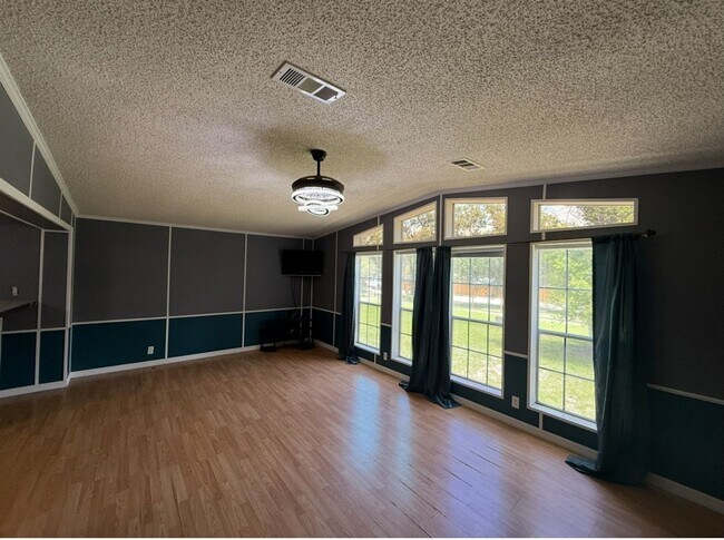 Building Photo - 3 Bedroom / 2 Bath House On An Acre