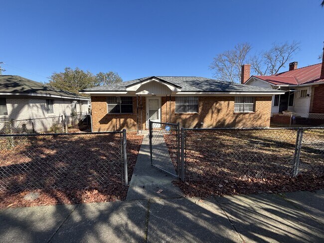 Building Photo - 1204 E Anderson St