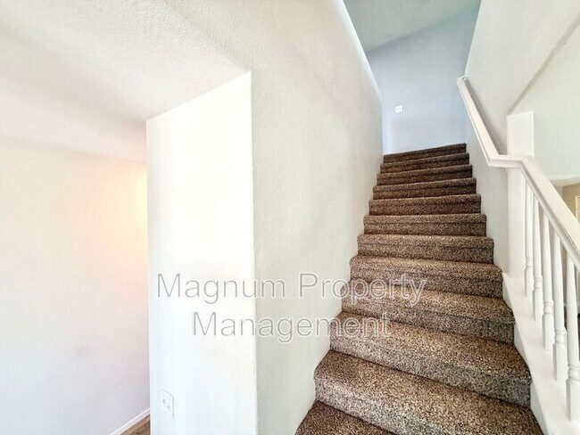 Building Photo - 46383 Vianne Ct