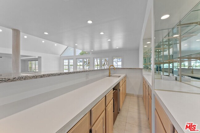 Building Photo - 4159 Regal Oak Dr