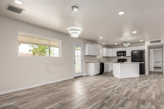 Building Photo - 3626 W Elm St