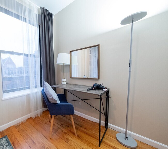 Building Photo - 230 W 113th St