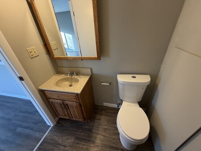 Building Photo - 4300 E 175th St