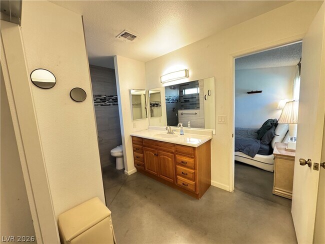 Building Photo - 7267 Sixshooter Dr