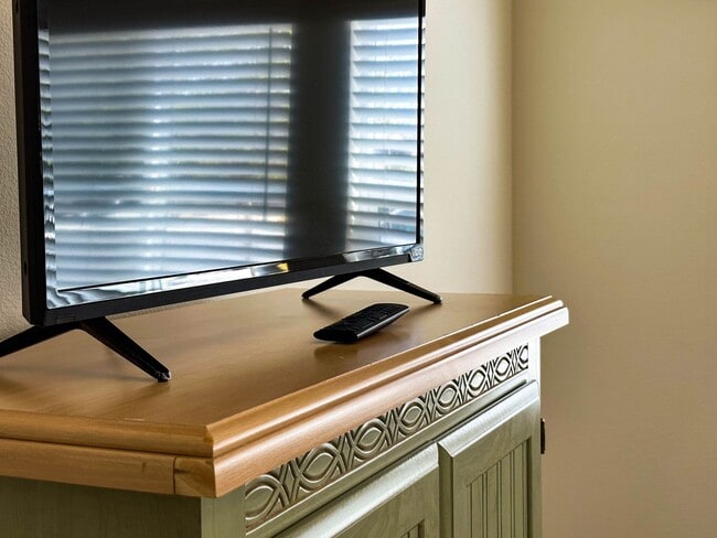 Building Photo - COMING SOON! * RARE OPPORTUNITY * SENIOR (55+) ROOM FOR RENT IN PRISTINE GATED COMMUNITY IN MENIFEE!