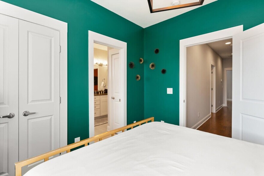 Building Photo - 505 Wedgewood Ave