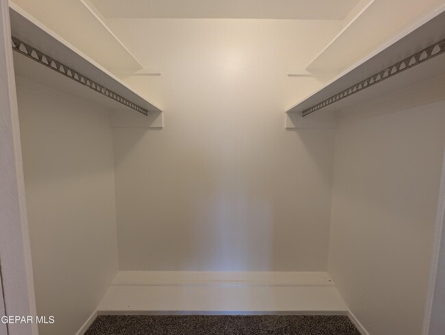 Building Photo - 612 Somerset Dr