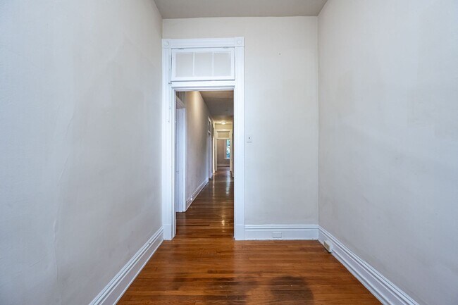 Building Photo - 3127 W Franklin St