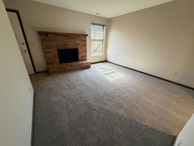 Building Photo - Townhome with a Bedroom Balcony Overlooking Lake Tapawingo