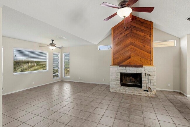 Building Photo - 108 Courtside Cir