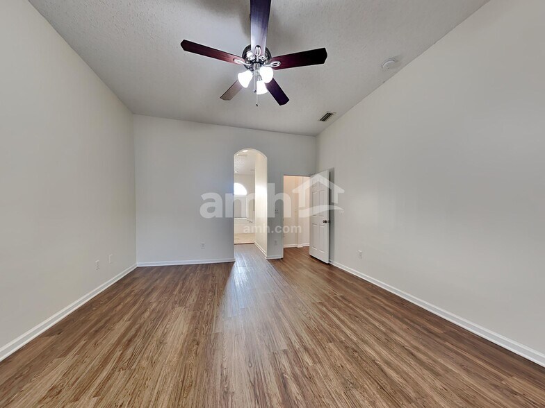 Building Photo - 125 Whisper Ridge Dr