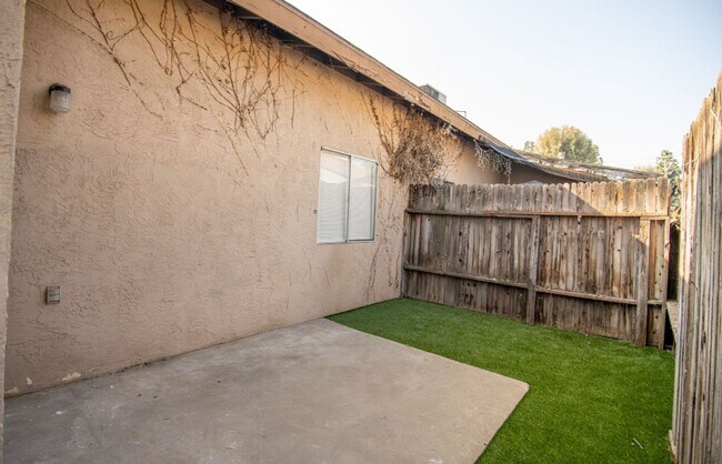 Building Photo - 2608 Ashe Rd