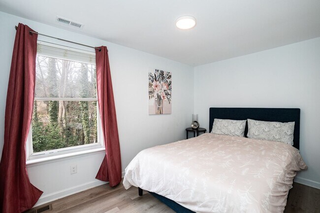 Building Photo - Four bedroom Corner Lot!