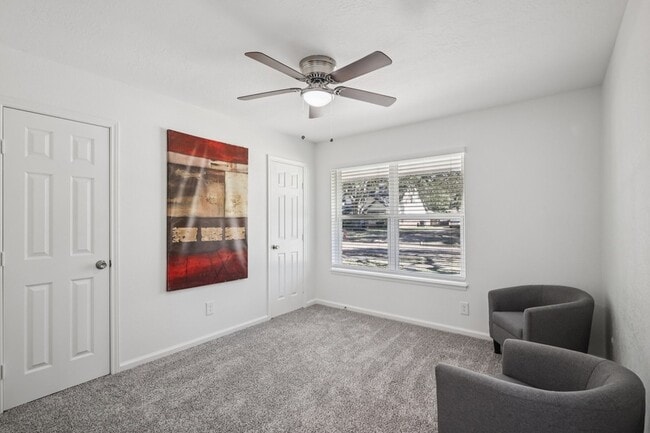 Building Photo - 15322 Torry Pines Rd