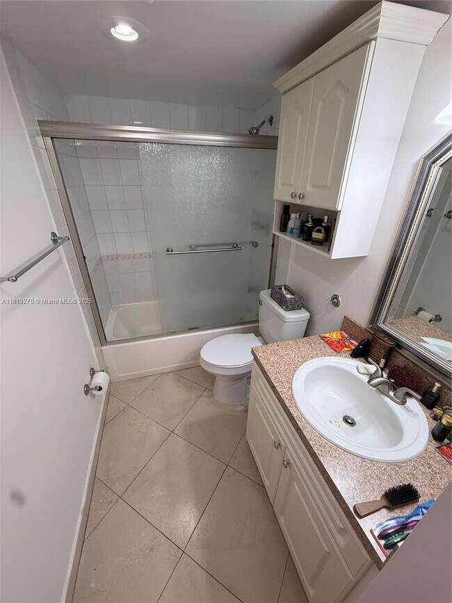 Building Photo - 1555 W 44th Pl