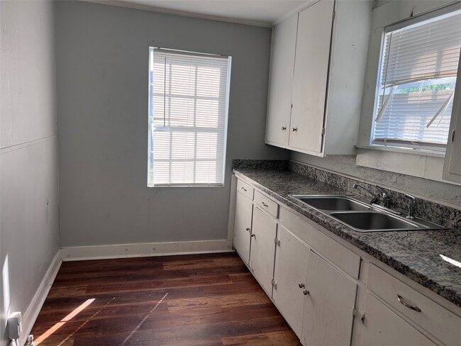 Building Photo - 507 Harrison Ln