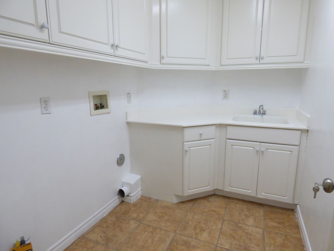 Building Photo - 7238 San Carmela Ct