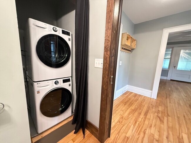 Building Photo - 780 Curfew St