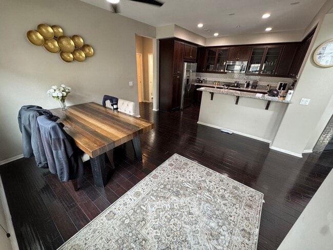 Building Photo - Spacious 2-Bedroom, 2-Bath Modern Home Loc...