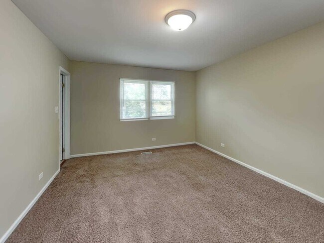 Building Photo - 159 E Timberlane Dr