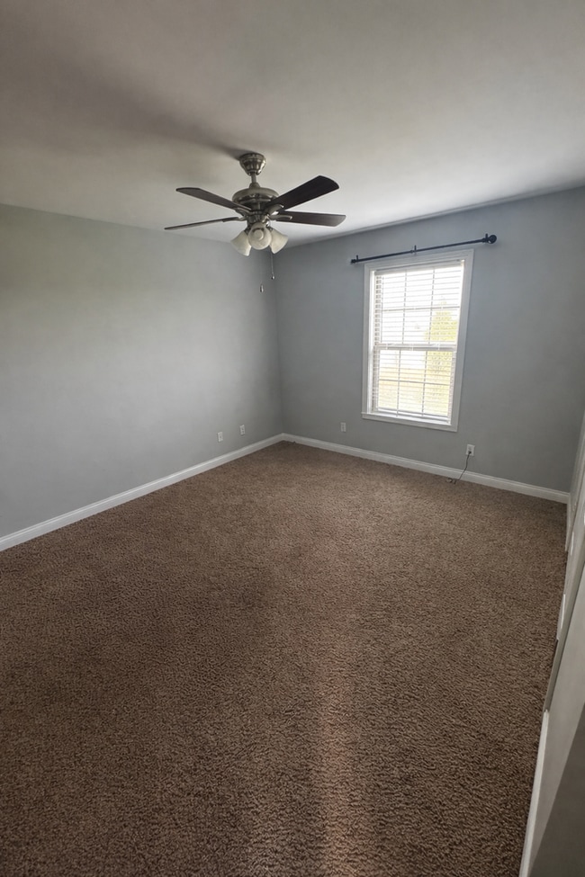 Building Photo - 183 Twin Lakes Dr