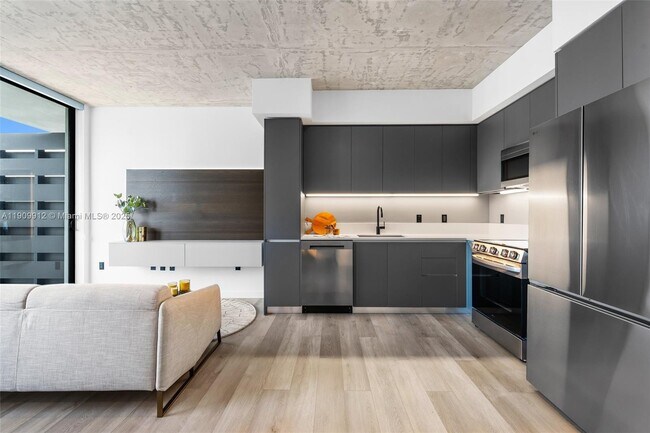 Building Photo - 307 SW 5th St