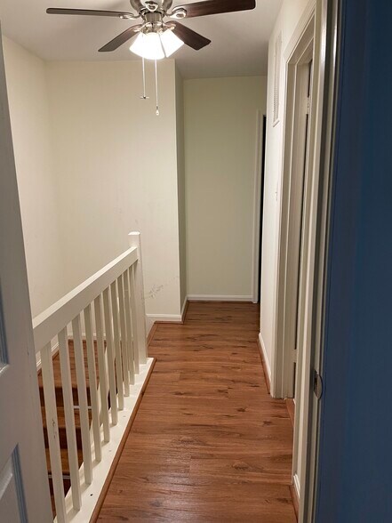 Building Photo - 8 Deer Run Ct