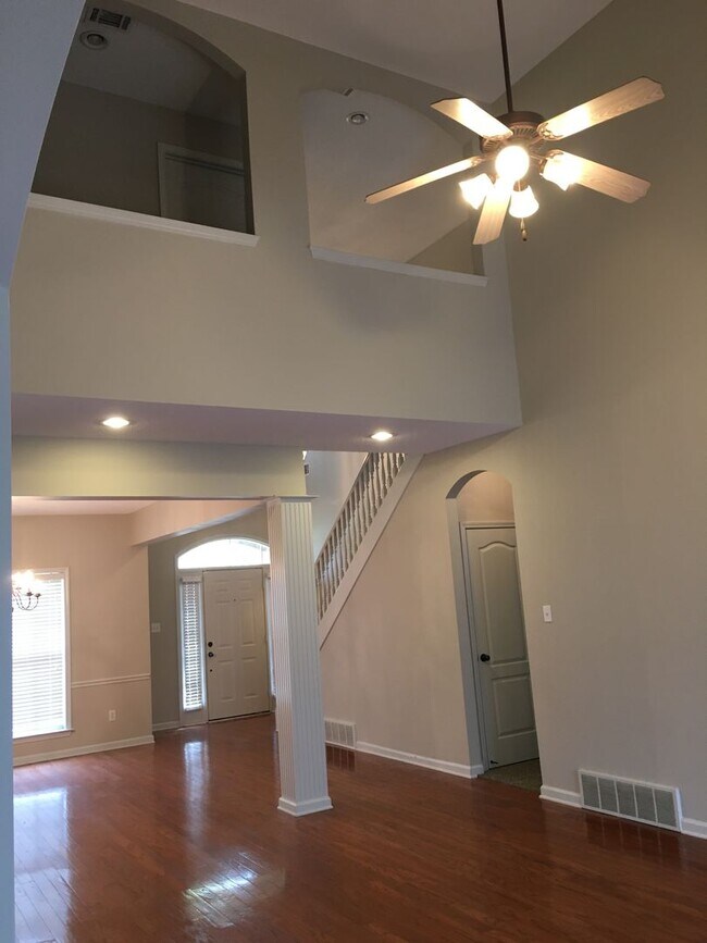 Building Photo - Beautiful 4br Lakeland home with a HUGE bonus room! Over 3300 sq ft! Pets are owner's approval, f...