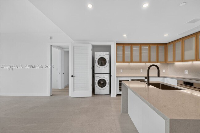 Building Photo - 2200 Brickell Ave