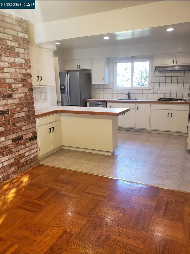 Building Photo - 44 Muth Dr