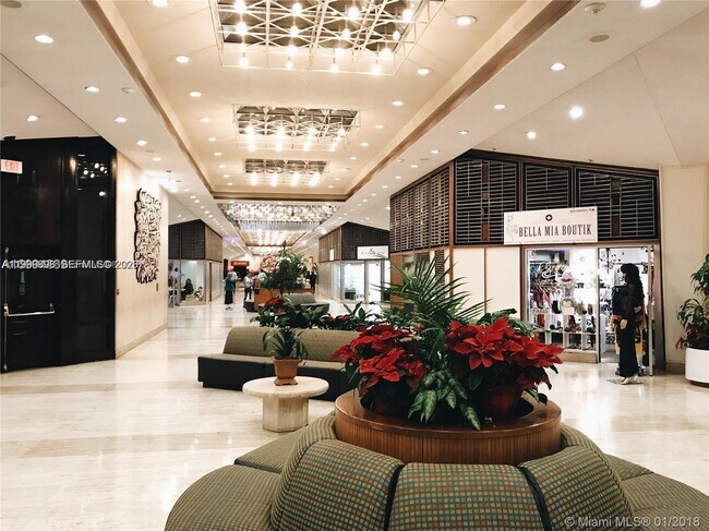 Building Photo - 999 Brickell Bay Dr