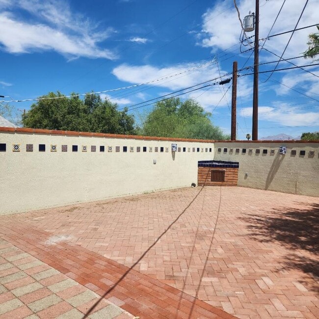 Building Photo - $1,995.00 Love this Midtown Midcentury 3 b...