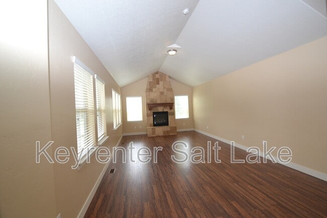Building Photo - 938 Rebecca View Dr