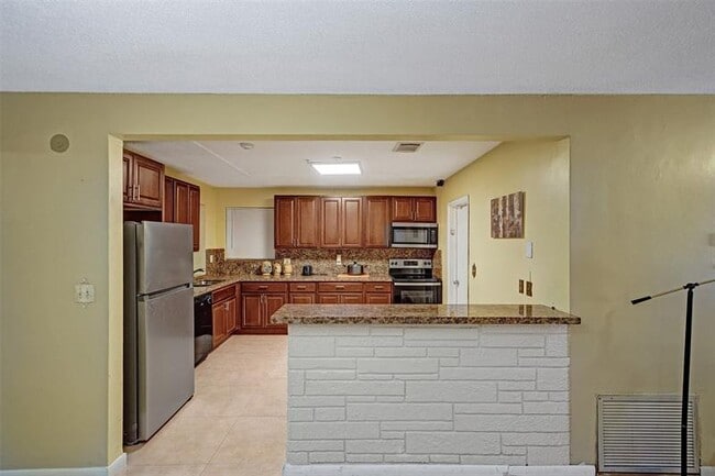 Building Photo - 1700 N 47th Ave