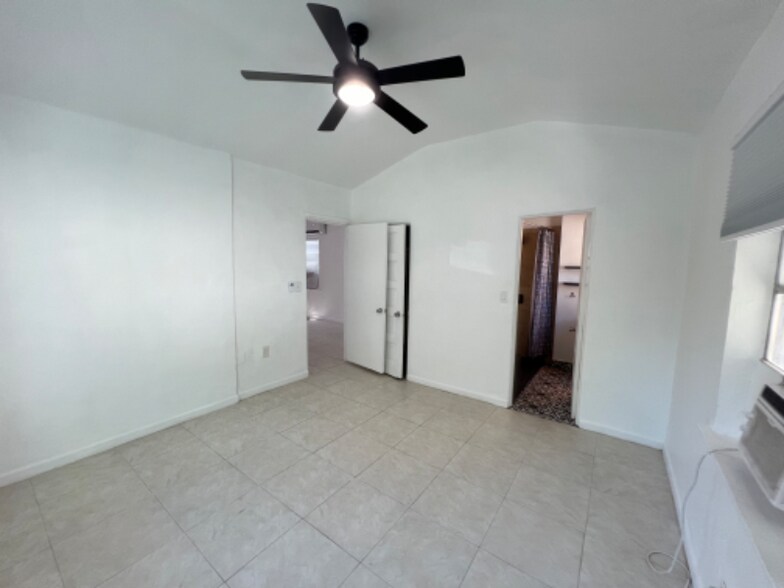 Building Photo - 625 NE 88th St