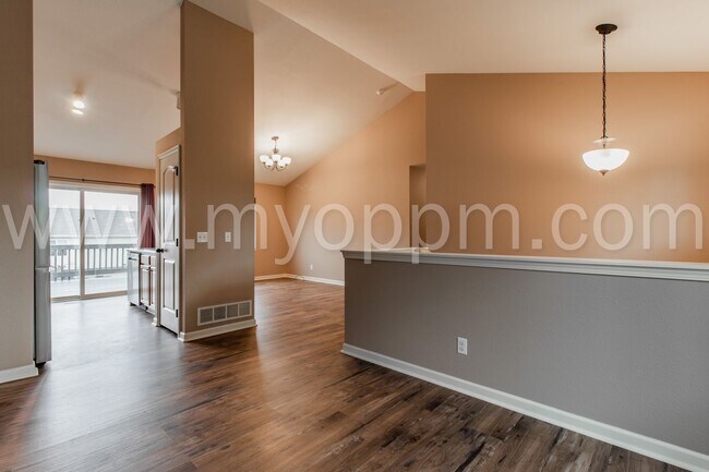 Building Photo - Available NOW! | 3 Bedroom / 2 Bathroom Home | Bennington