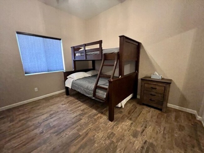 Building Photo - 3 BR LUXE Home-Walk to Colorado River, Golf & near Rotary Park.