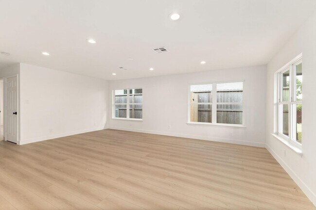 Building Photo - 7414 Janak Dr