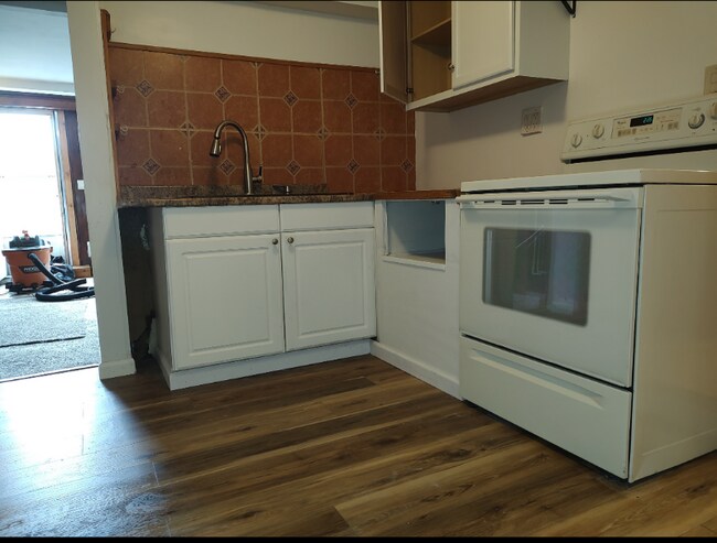 Building Photo - 3 Church St