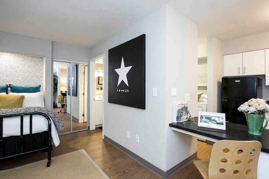 Building Photo - 1507 Little John Cir